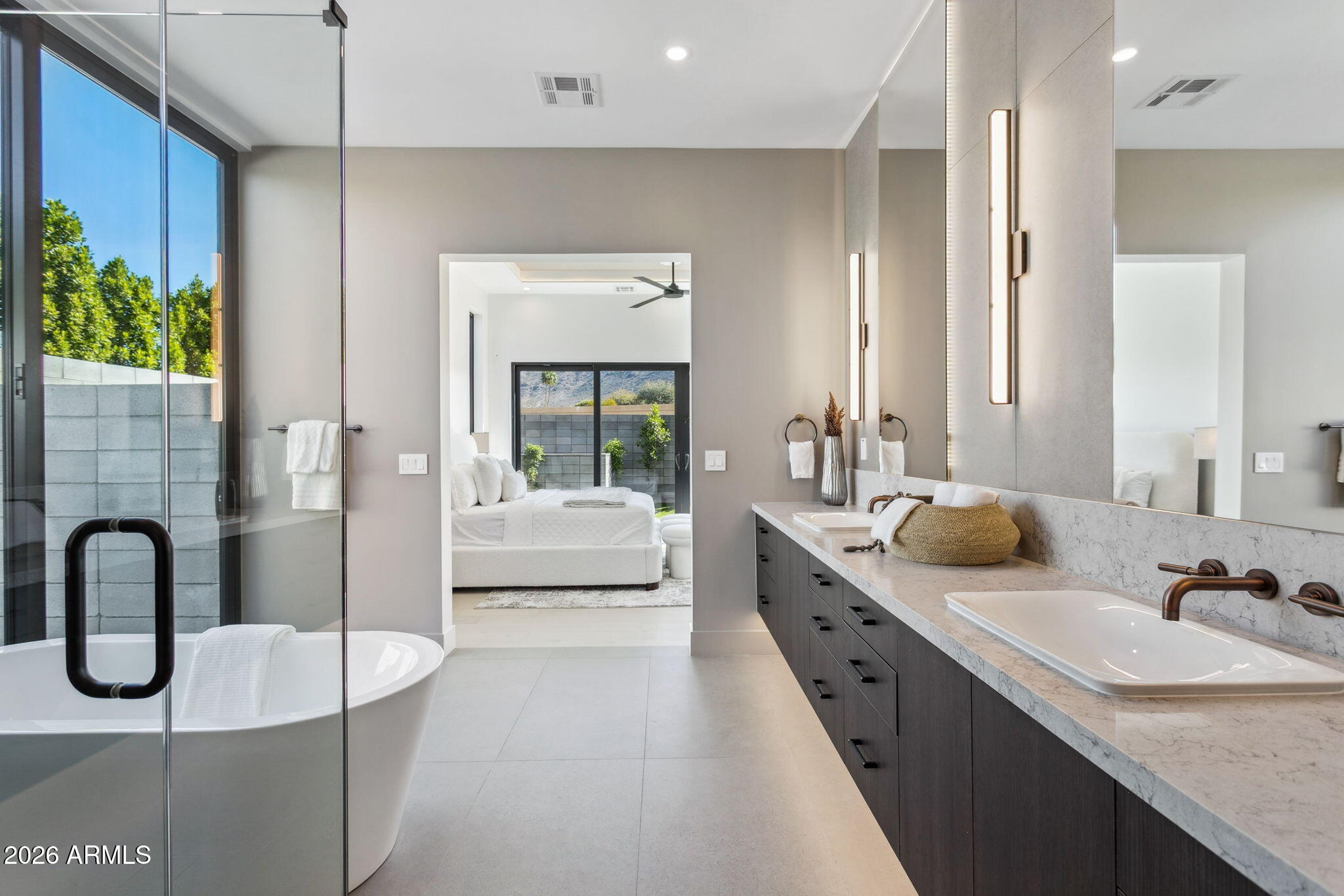 1832 E PALMAIRE Avenue