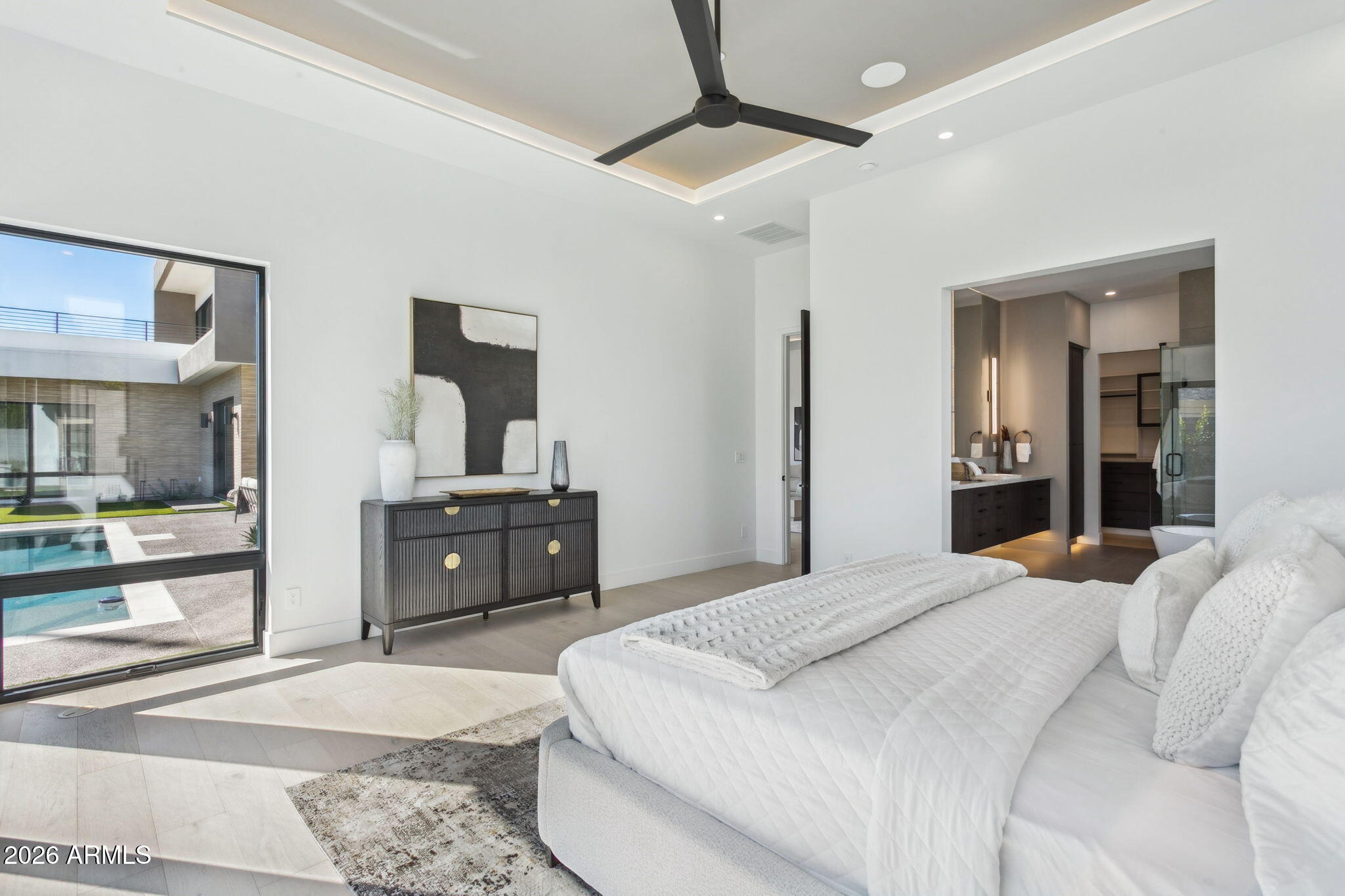 1832 E PALMAIRE Avenue