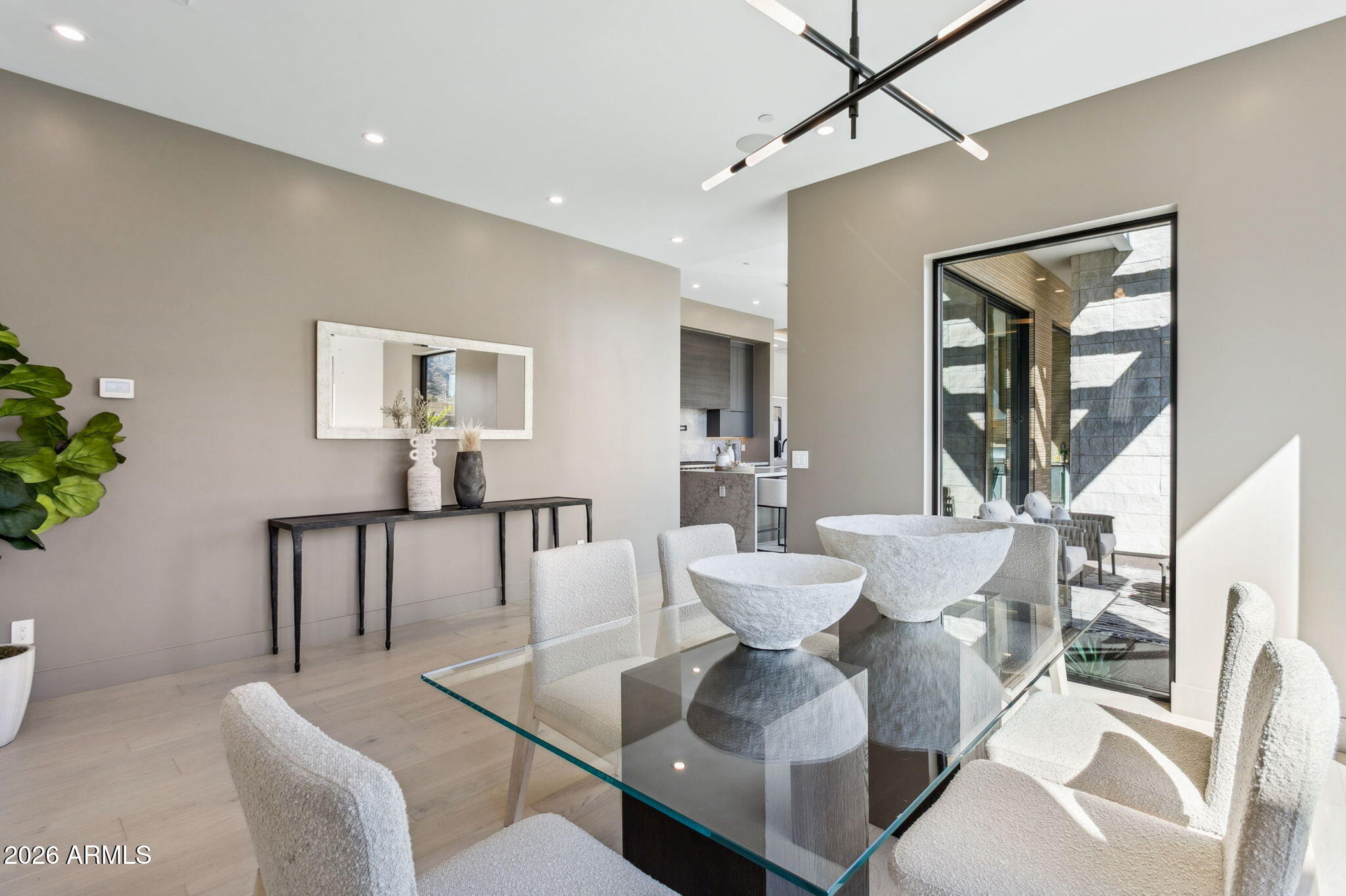 1832 E PALMAIRE Avenue