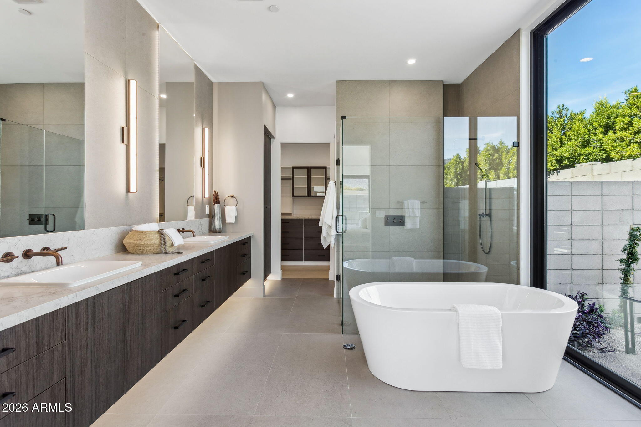 1832 E PALMAIRE Avenue