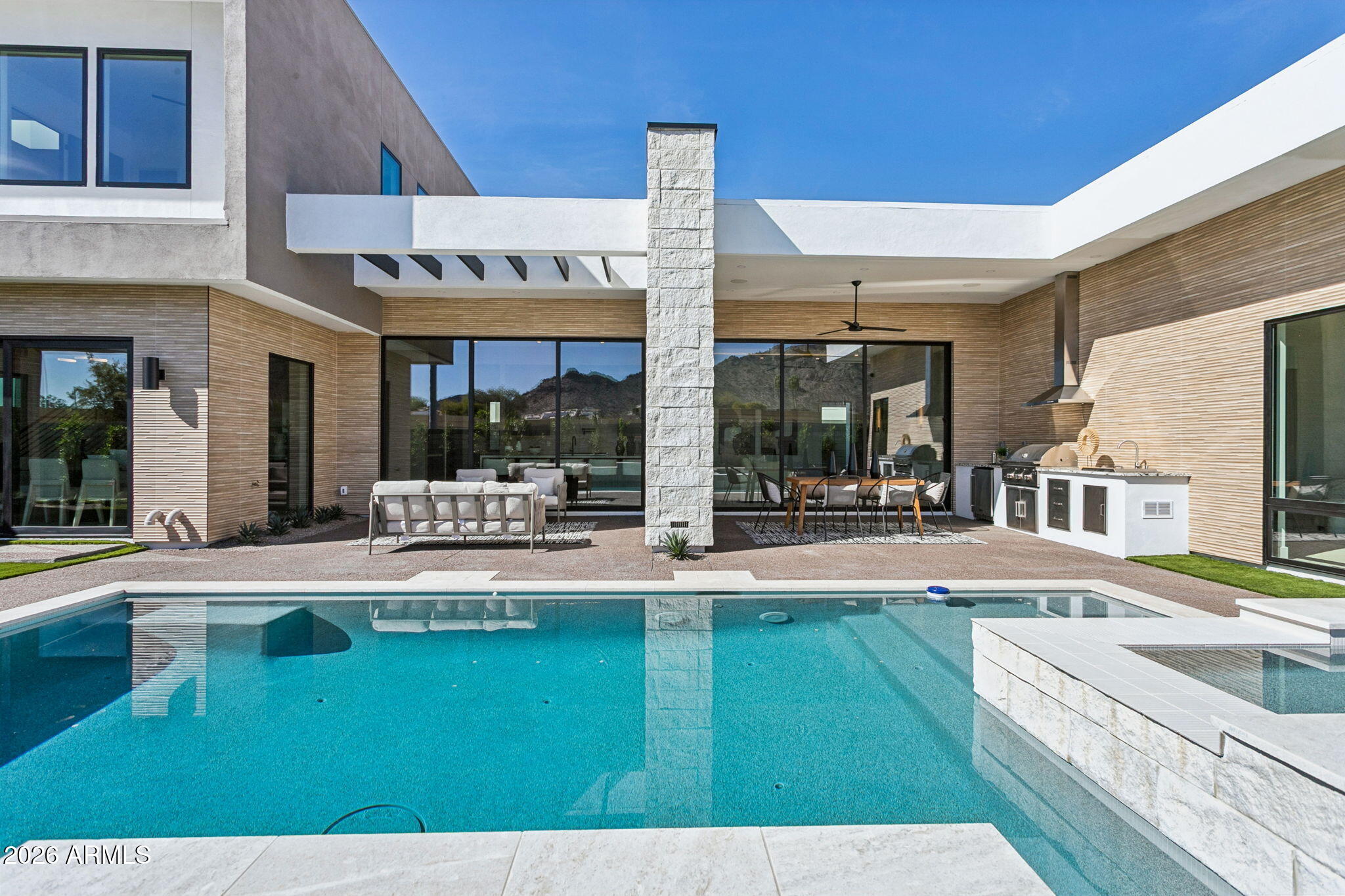 1832 E PALMAIRE Avenue