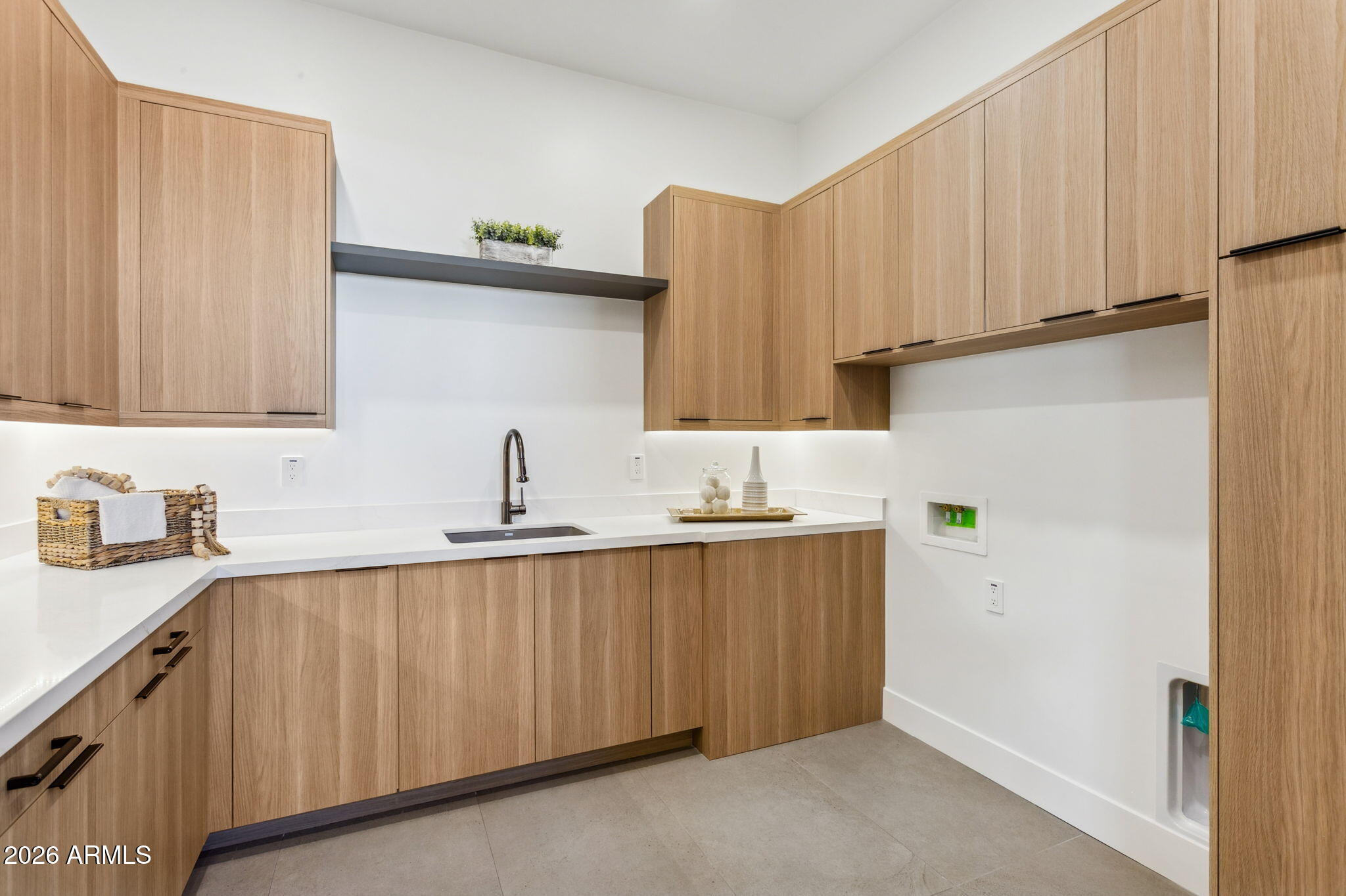 1832 E PALMAIRE Avenue