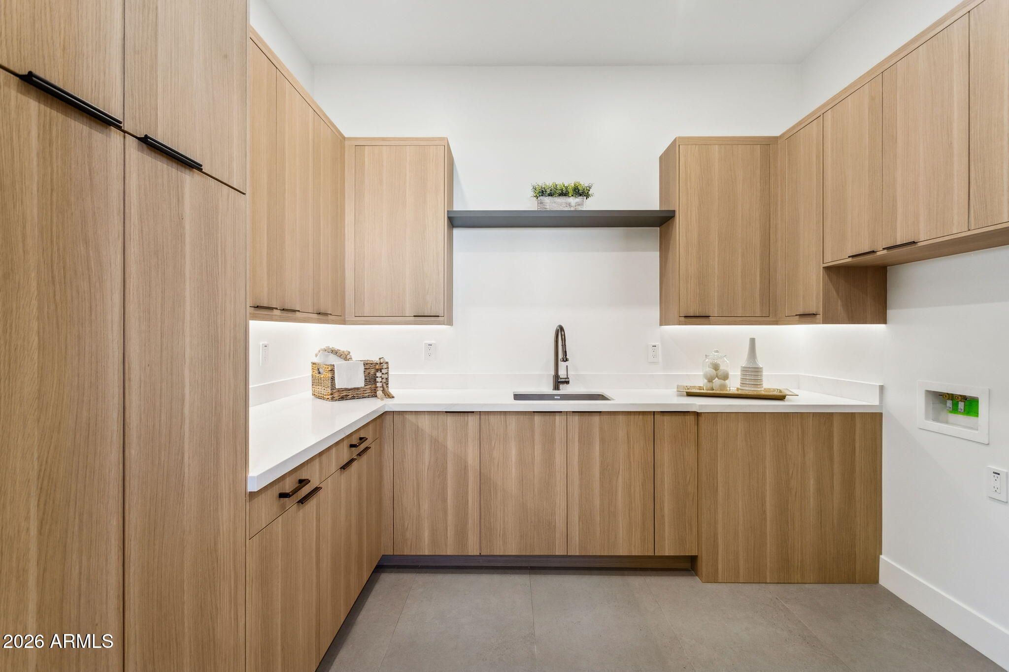 1832 E PALMAIRE Avenue