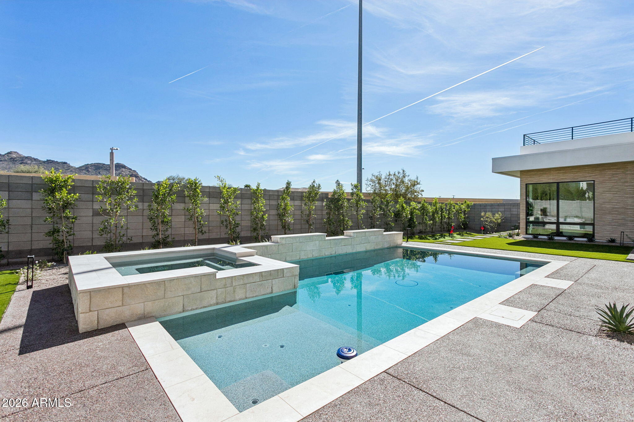 1832 E PALMAIRE Avenue