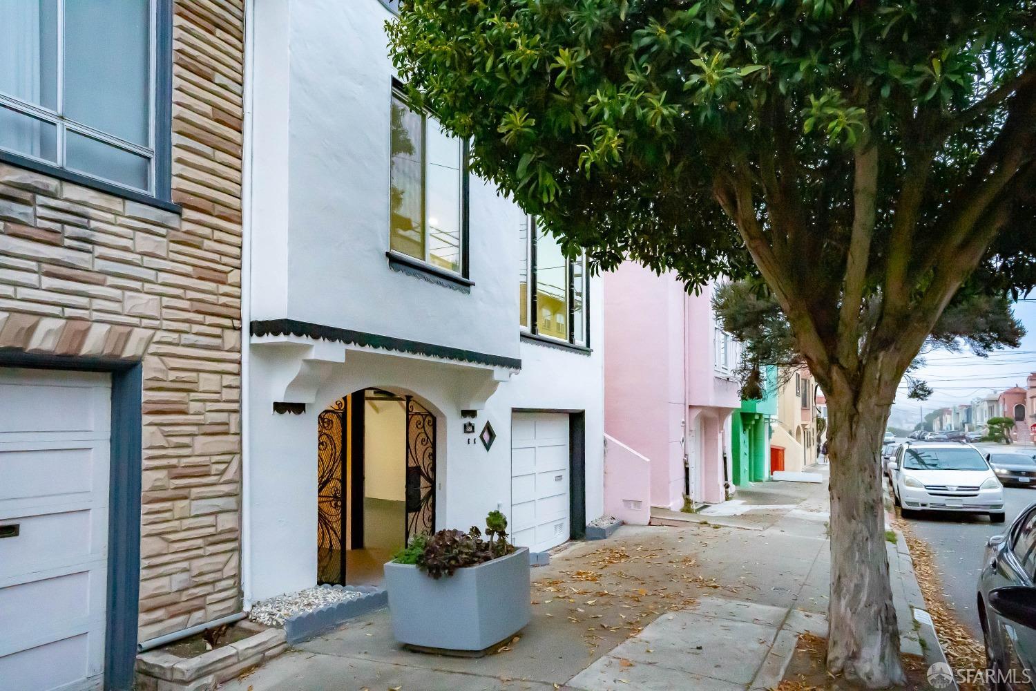 220 St Charles Avenue