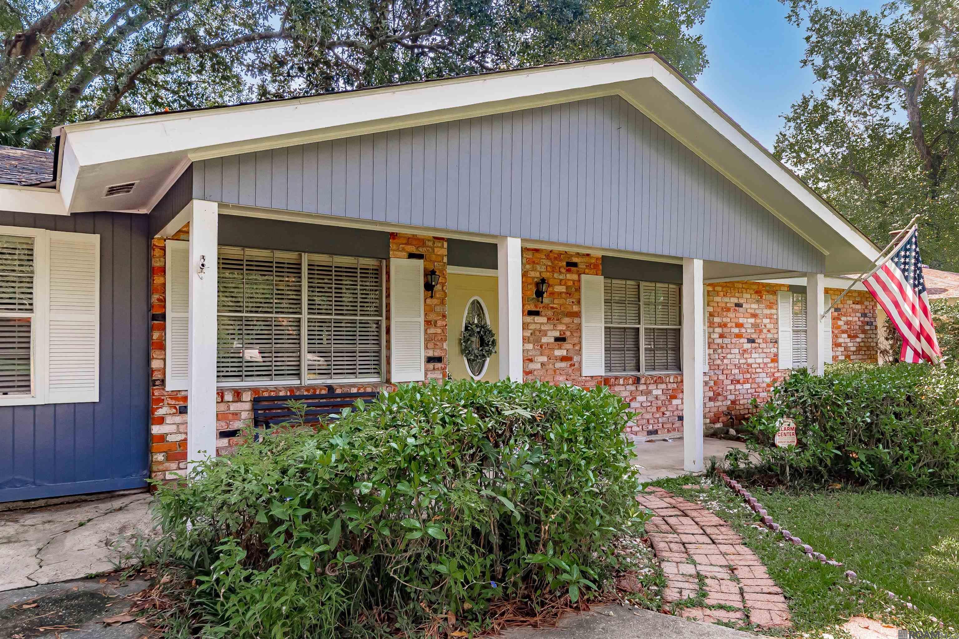 225 Fontainbleau Dr