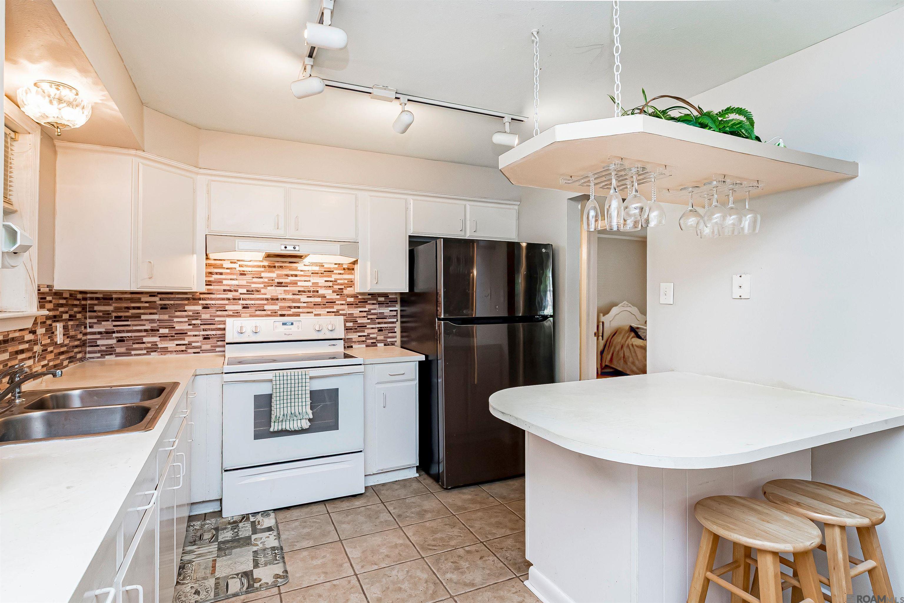 225 Fontainbleau Dr