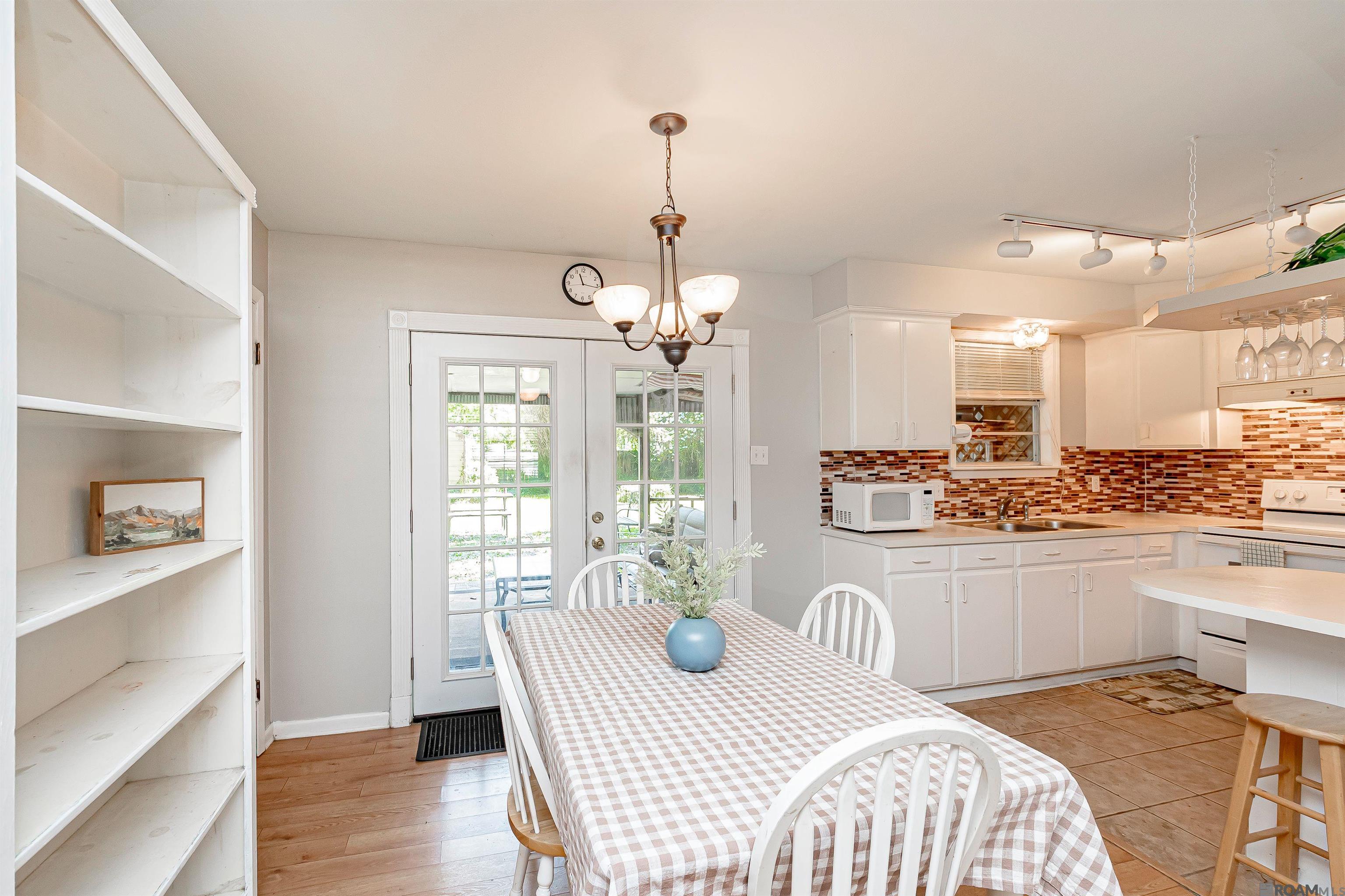 225 Fontainbleau Dr