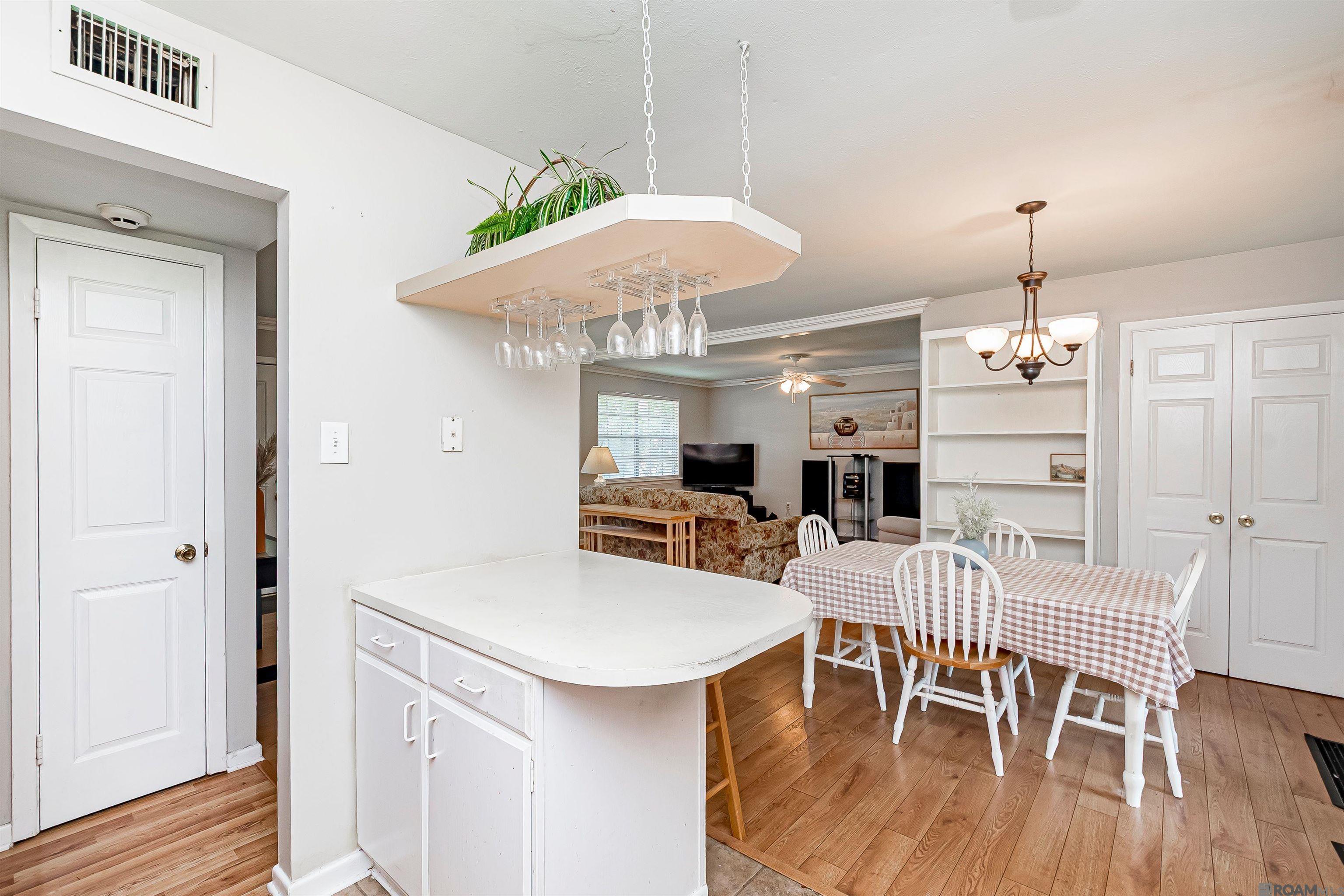 225 Fontainbleau Dr