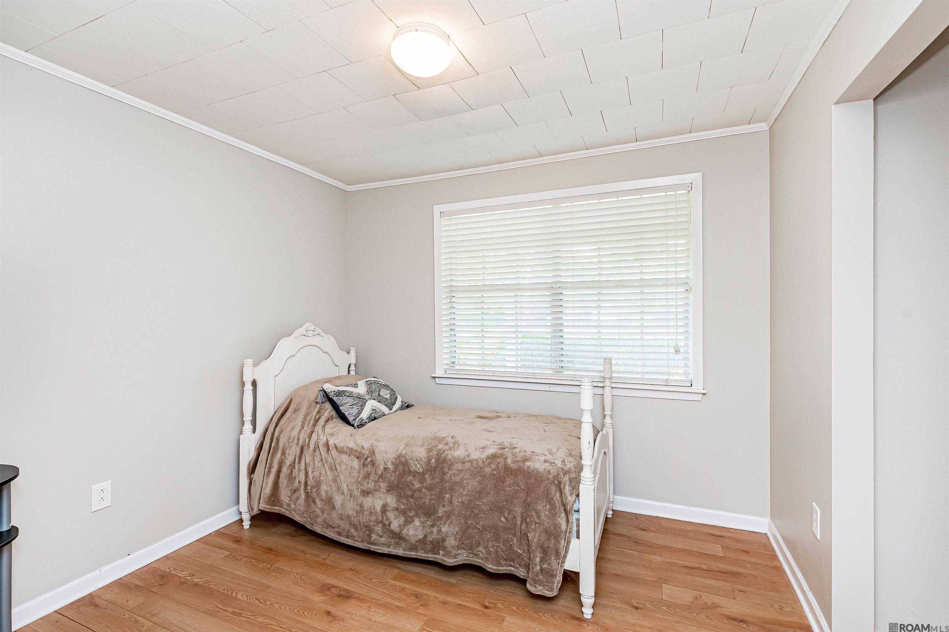 225 Fontainbleau Dr