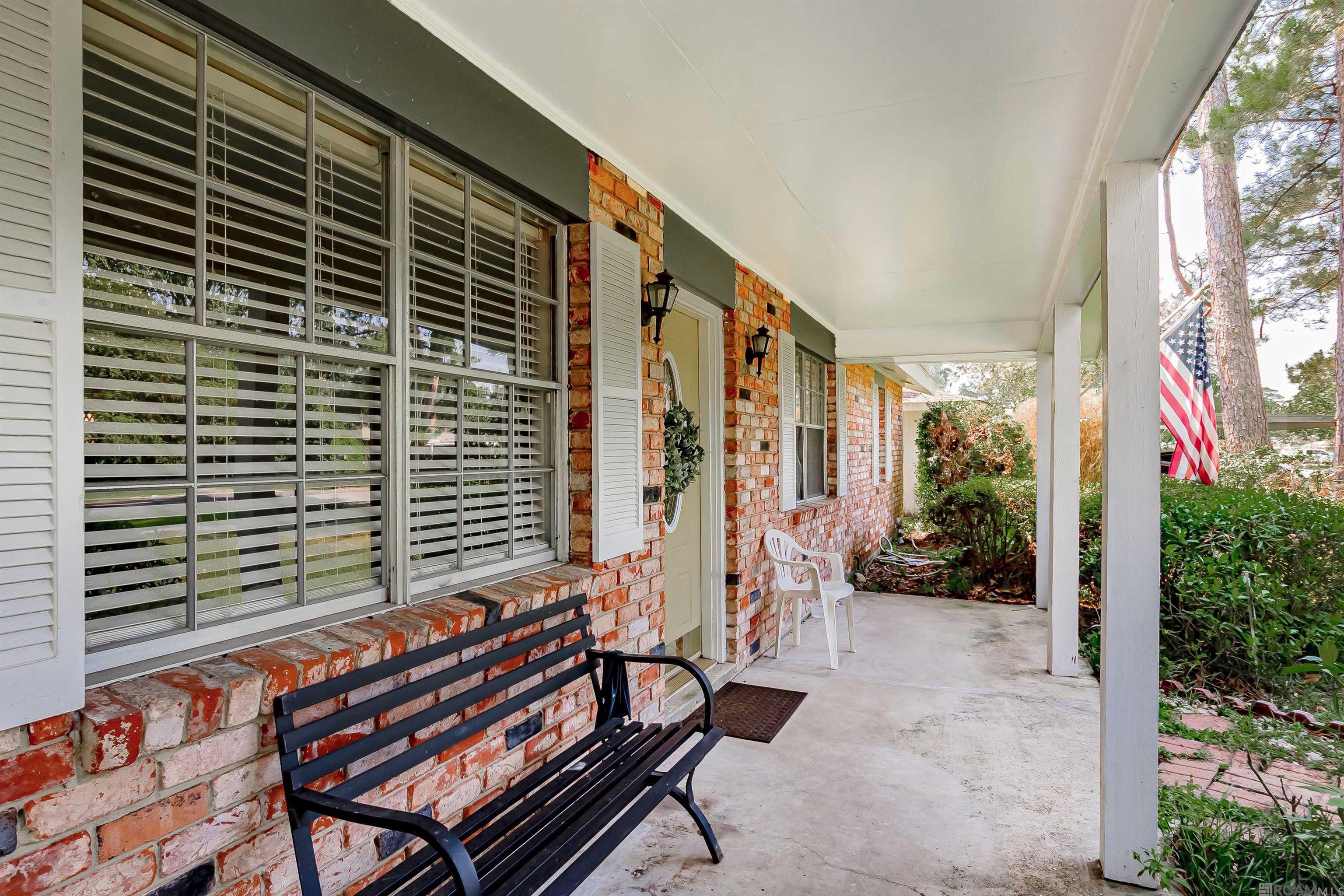 225 Fontainbleau Dr