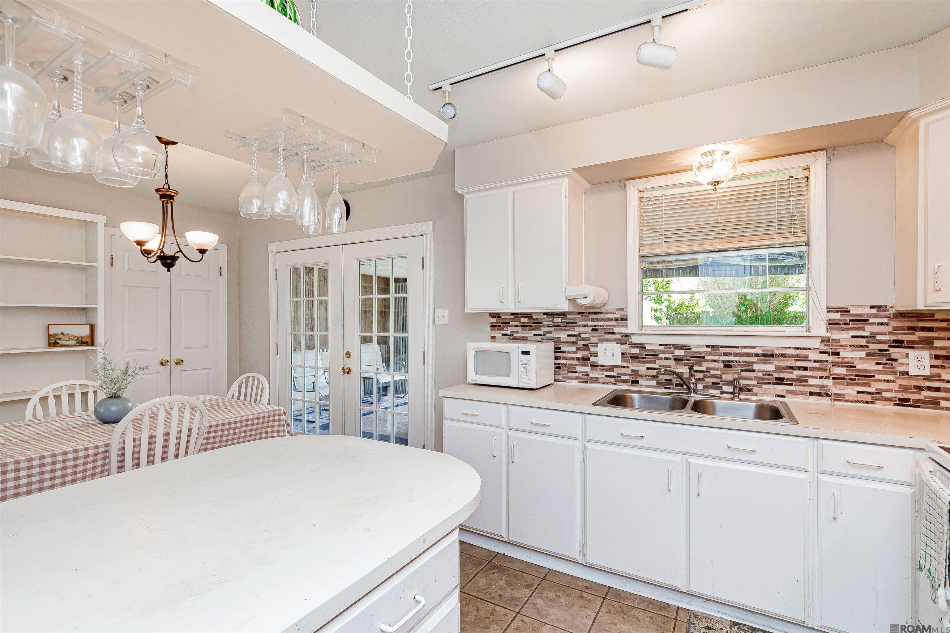 225 Fontainbleau Dr