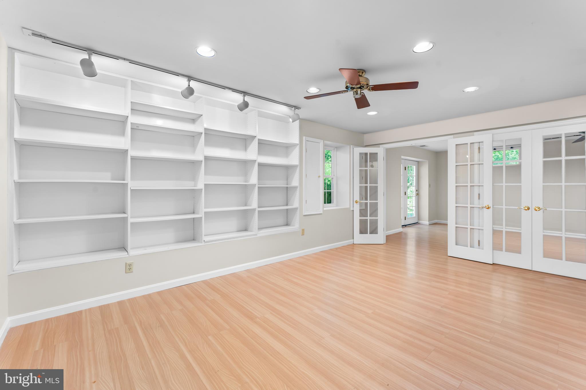 6425 GWINNETT LANE