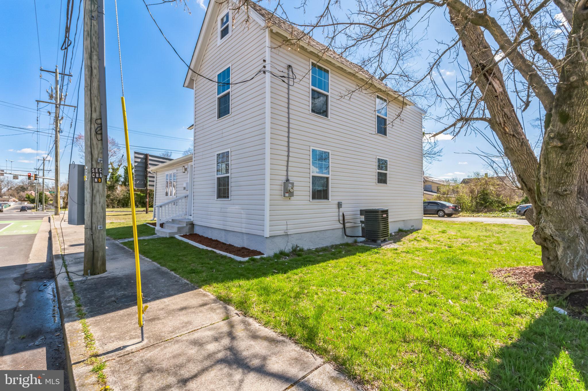 504 W ISABELLA STREET