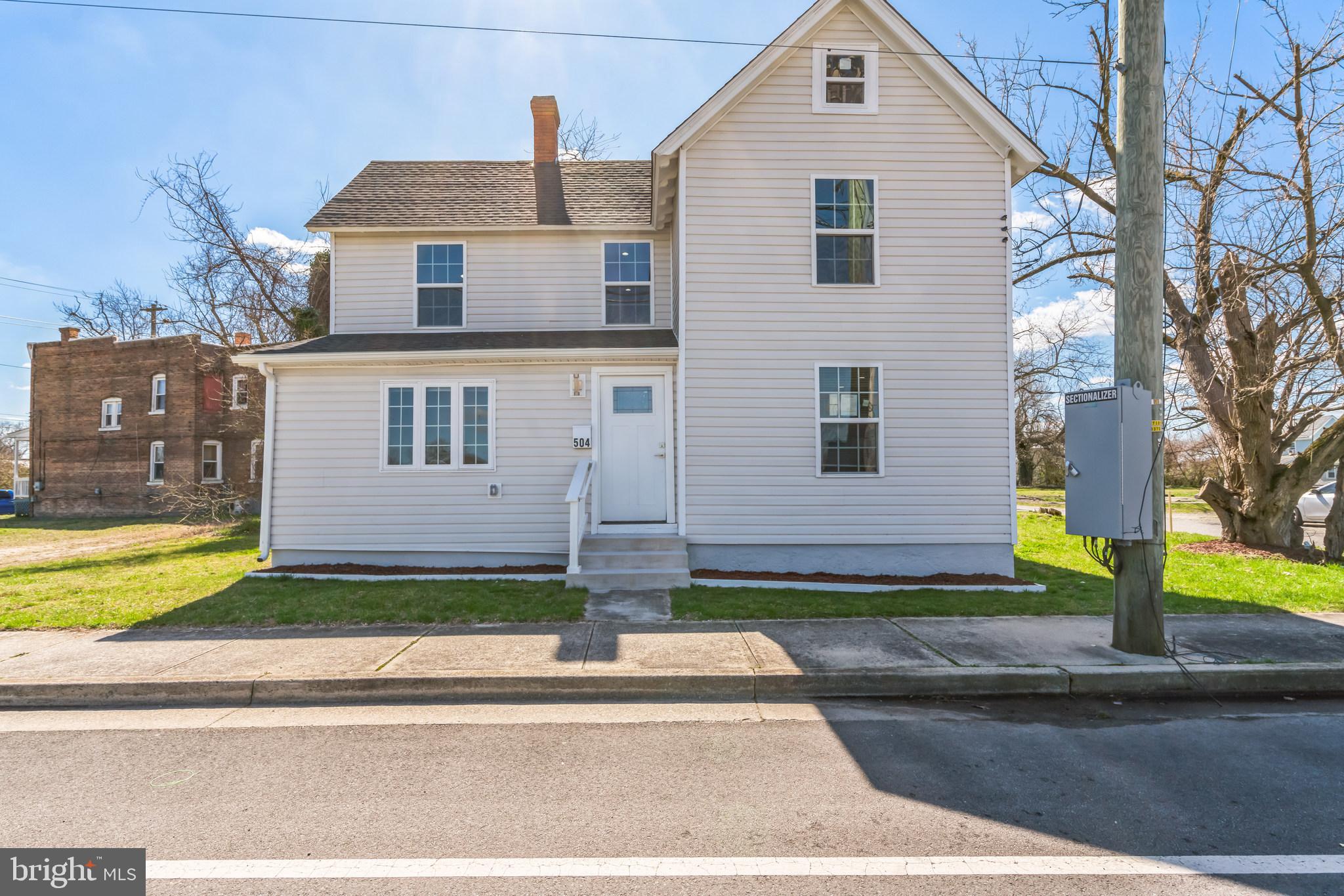 504 W ISABELLA STREET