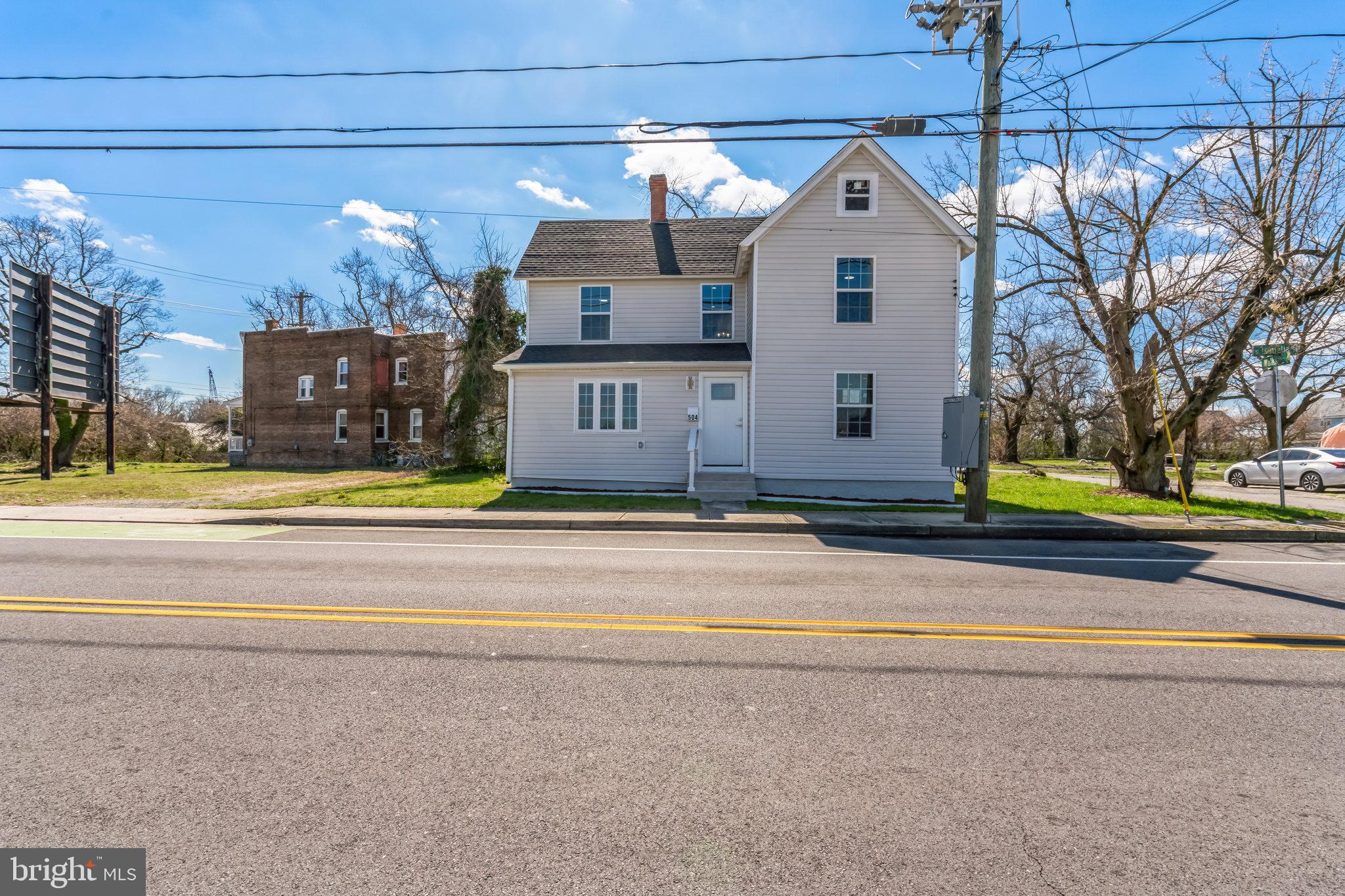 504 W ISABELLA STREET