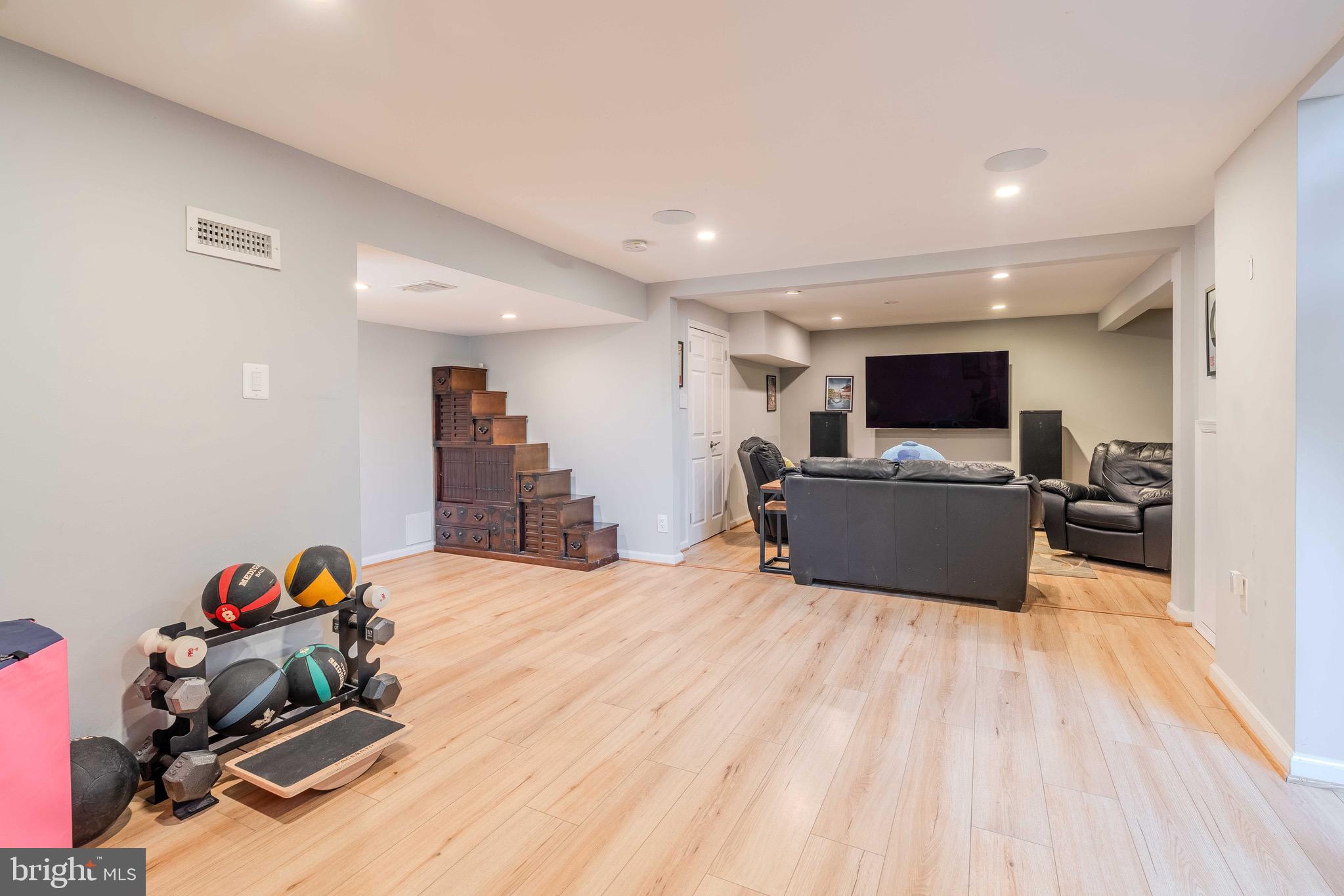 942 N MCKINLEY ROAD