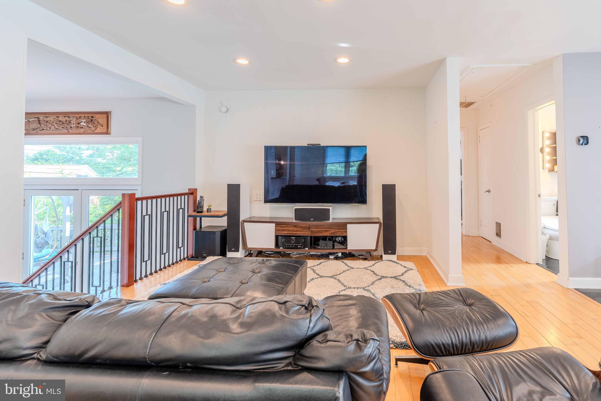 942 N MCKINLEY ROAD