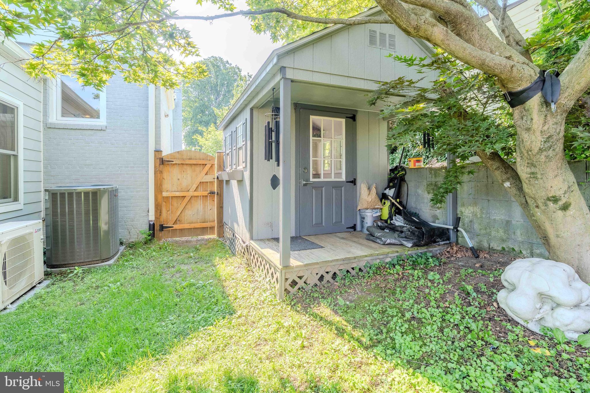 942 N MCKINLEY ROAD