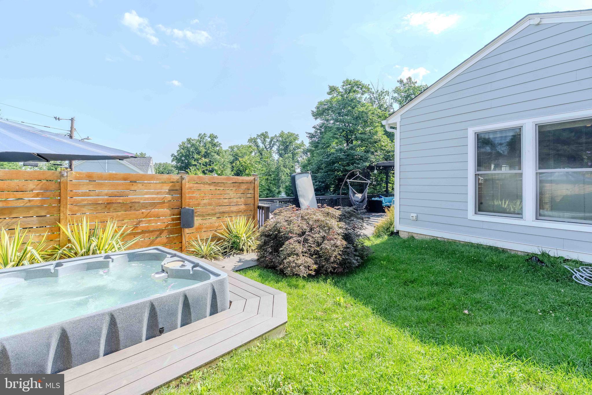 942 N MCKINLEY ROAD