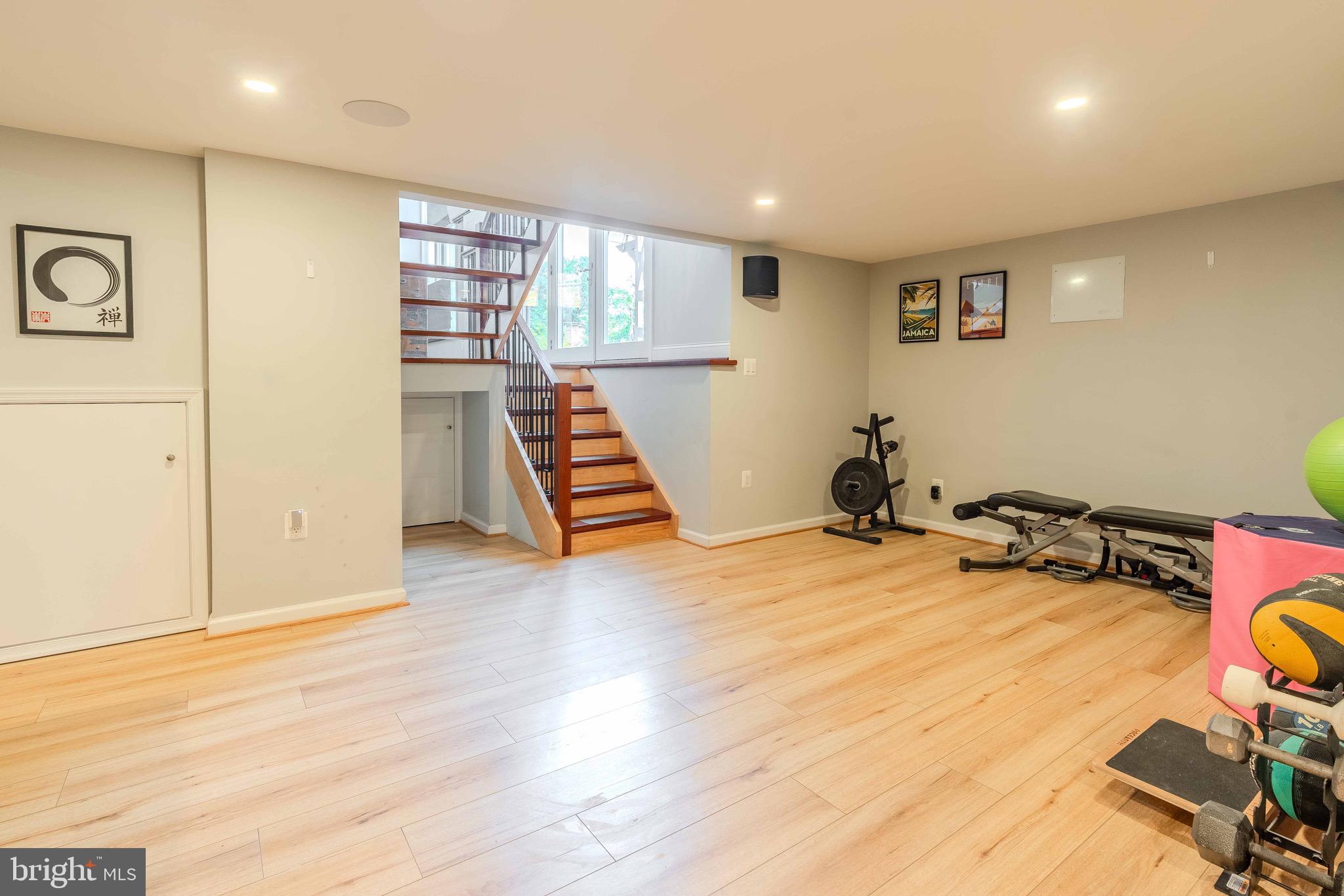 942 N MCKINLEY ROAD