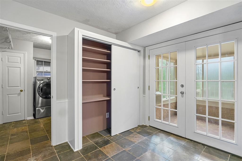 1406 Edinburgh Drive