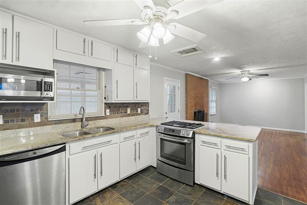 1406 Edinburgh Drive