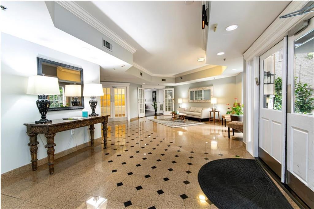 1 Biscayne Drive No. 304