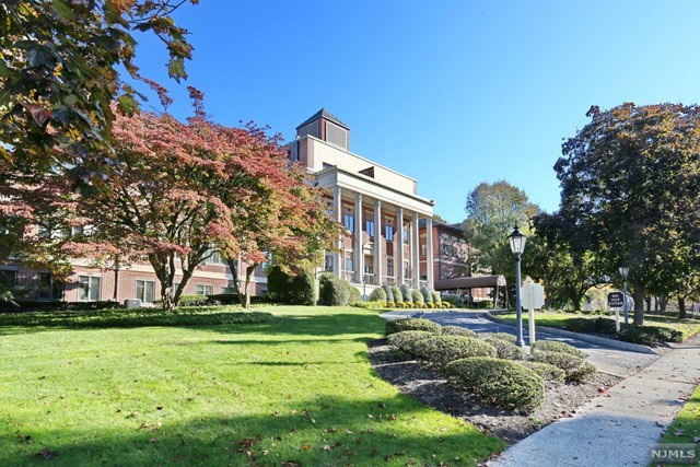 27 W Clinton Avenue 1a