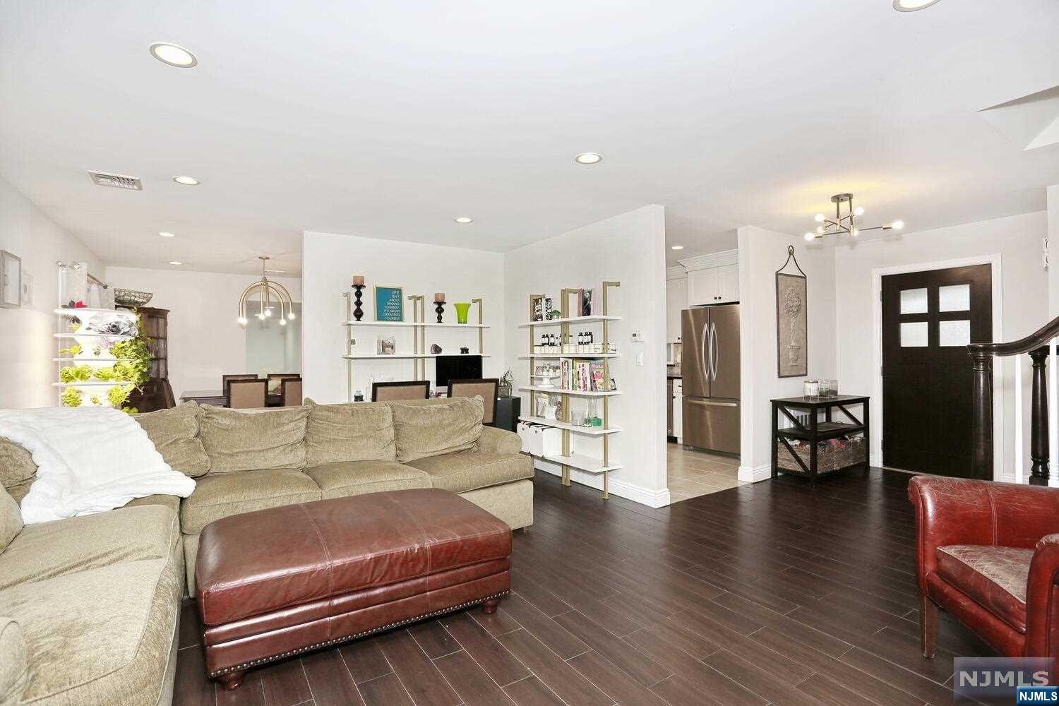 14 Rambling Brook Road