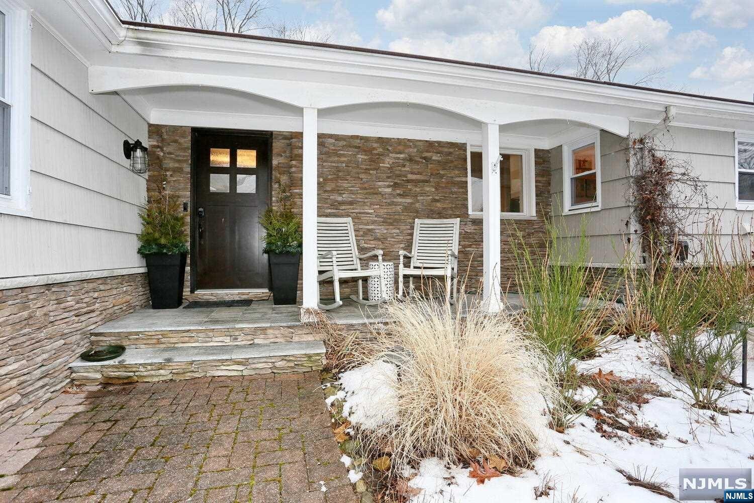 14 Rambling Brook Road