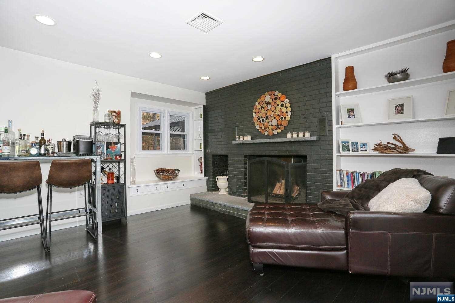 14 Rambling Brook Road