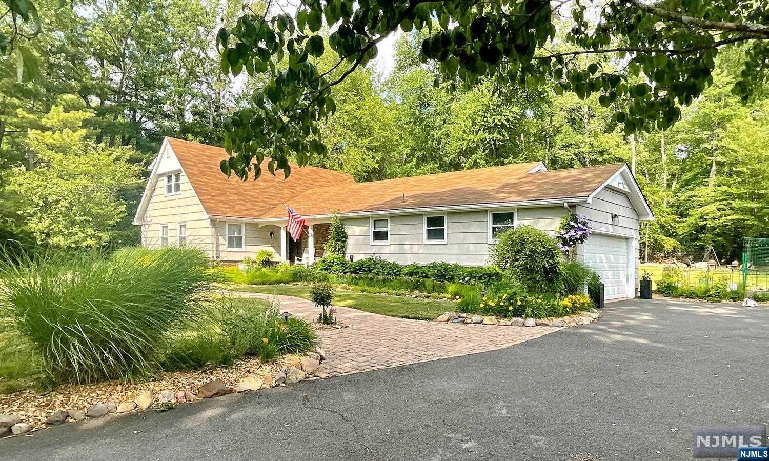 14 Rambling Brook Road