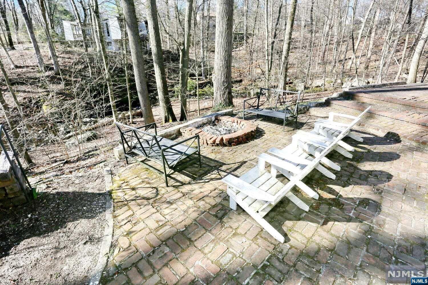 31 Pine Drive