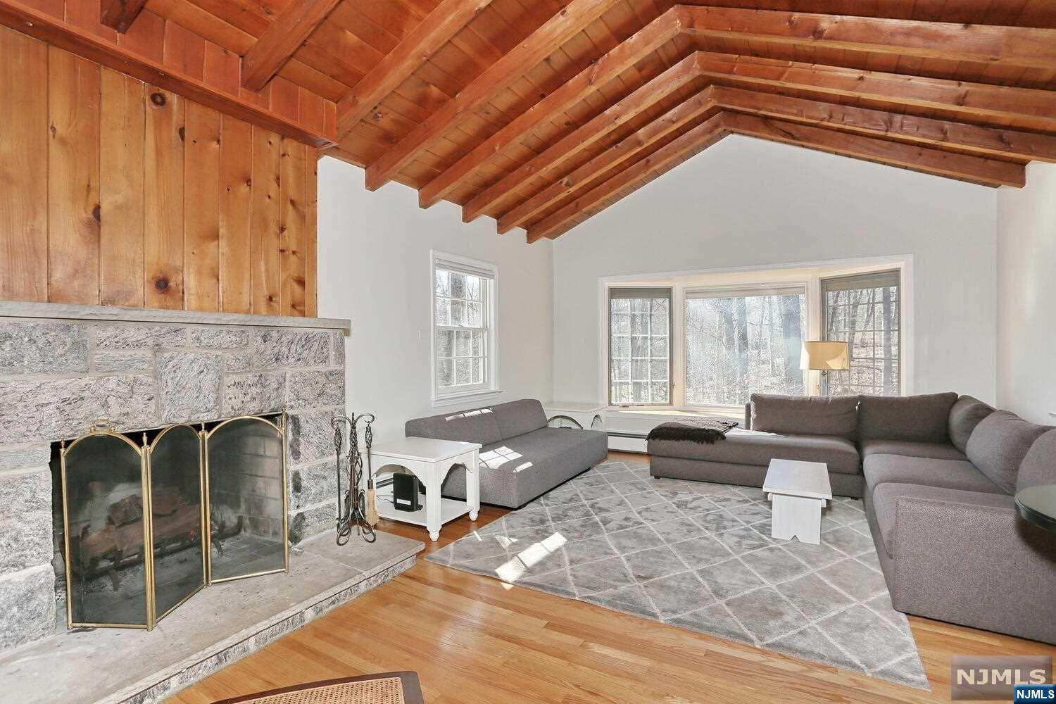 31 Pine Drive