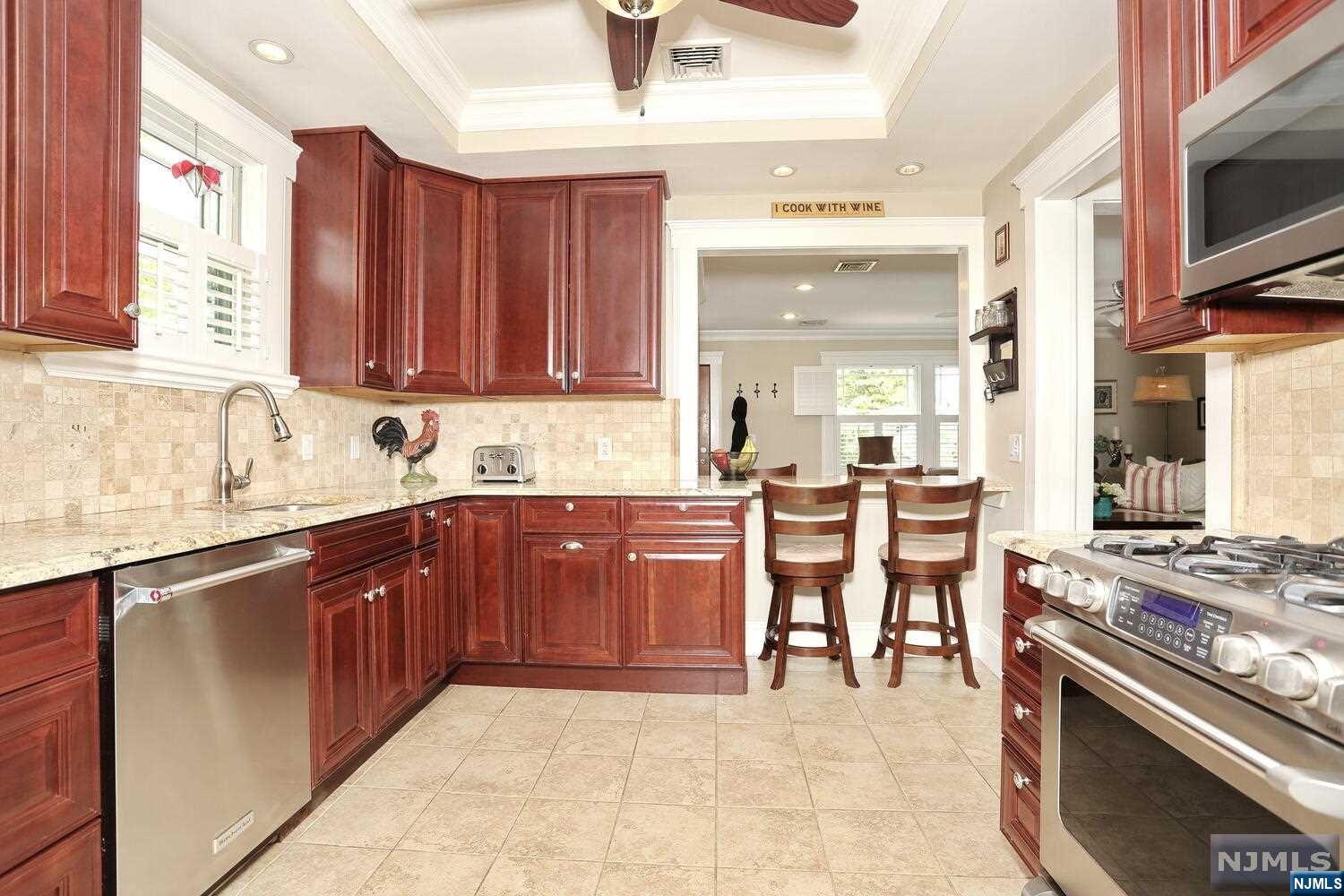 431 Center Avenue