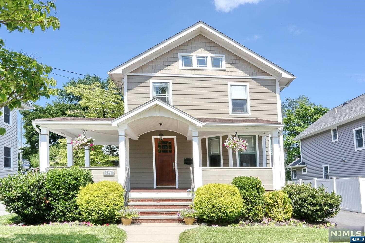 431 Center Avenue