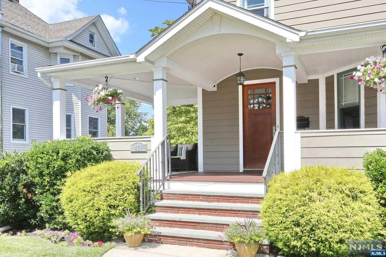 431 Center Avenue