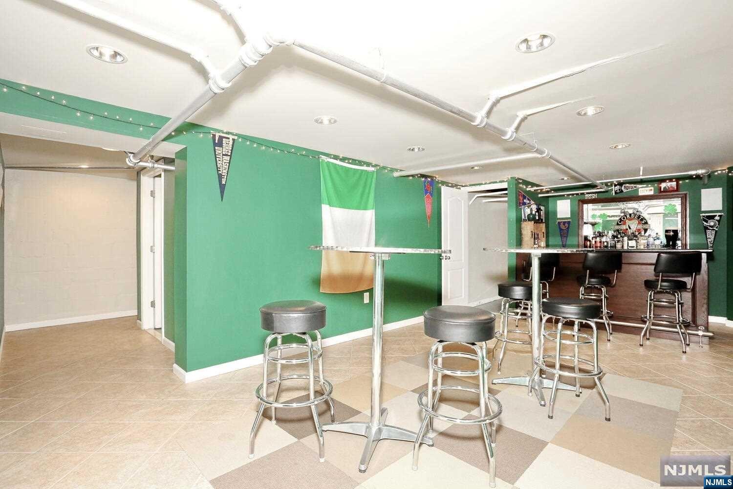 431 Center Avenue