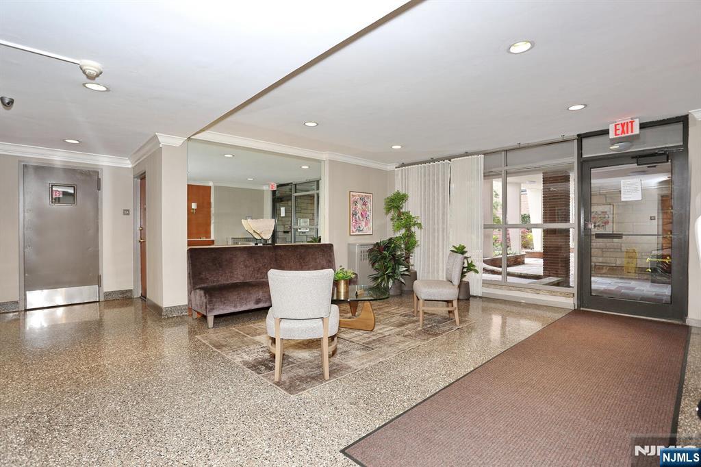 208 Anderson Street S4F