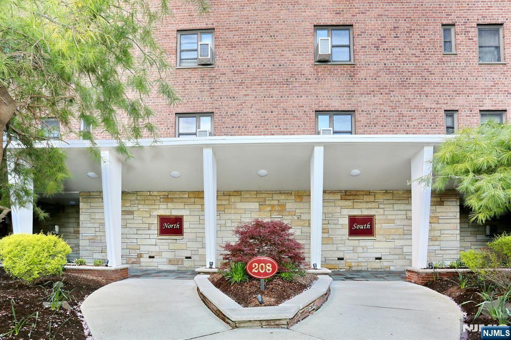 208 Anderson Street S4F