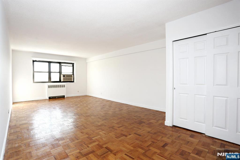 208 Anderson Street S4F