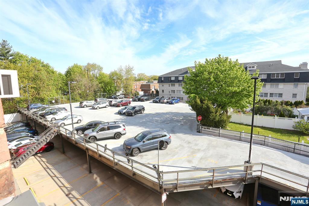 208 Anderson Street S4F