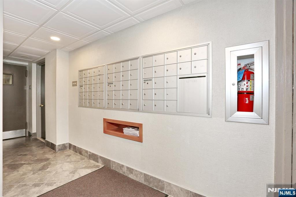 208 Anderson Street S4F