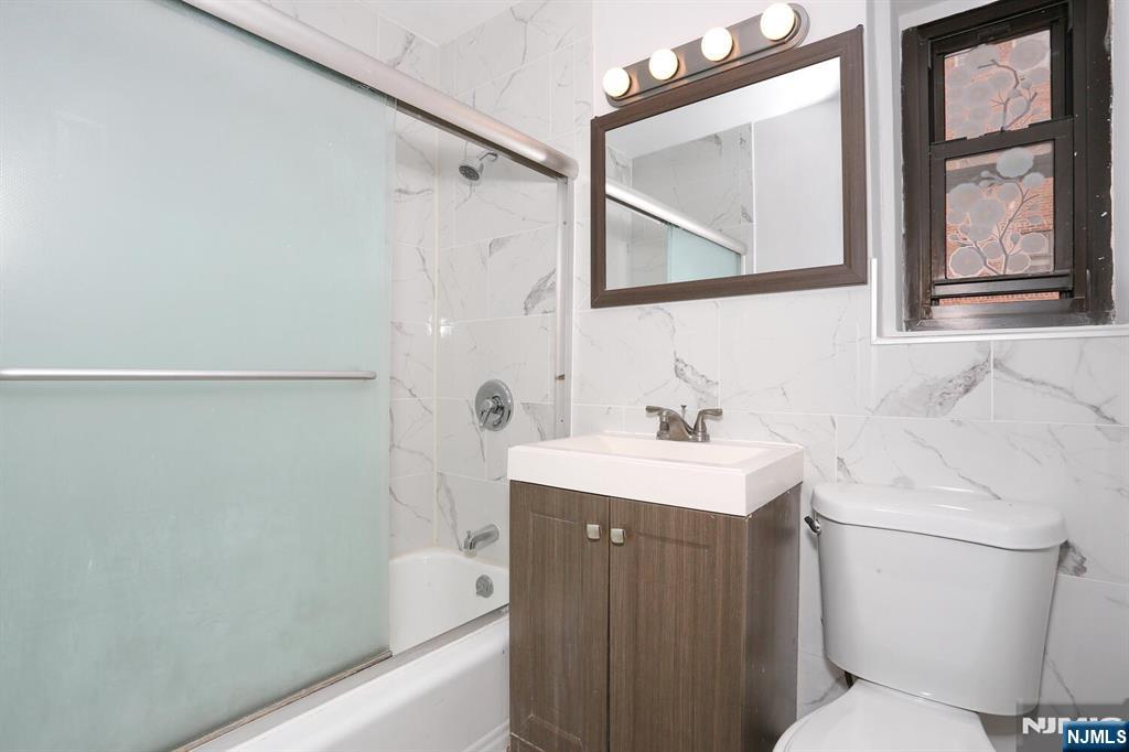 208 Anderson Street S4F