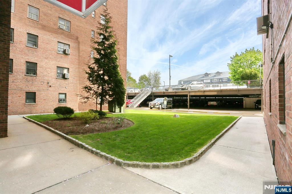 208 Anderson Street S4F