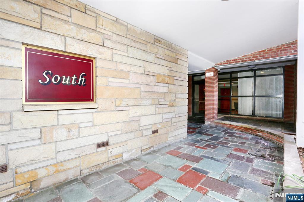 208 Anderson Street S4F