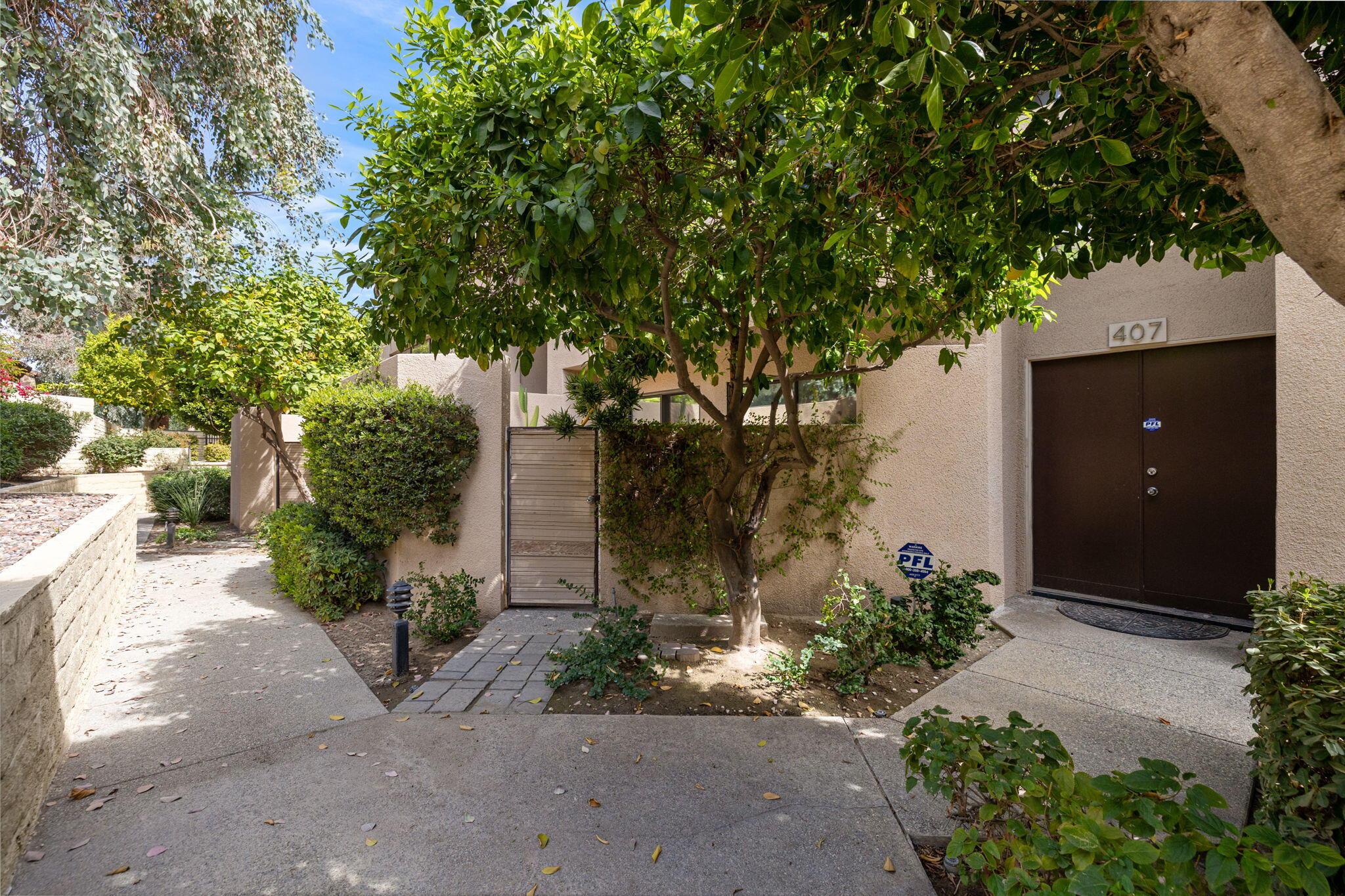 407 W Village SQ