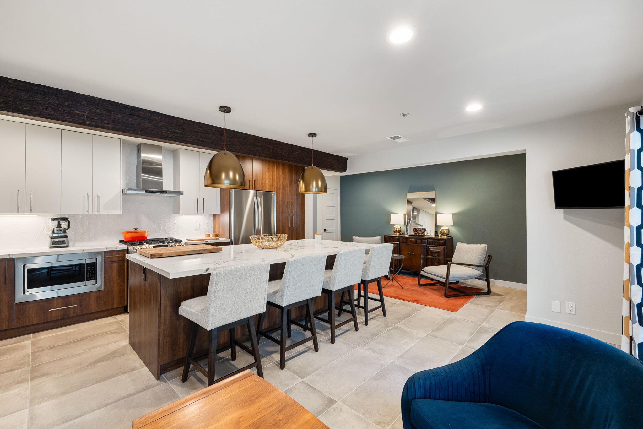 407 W Village SQ