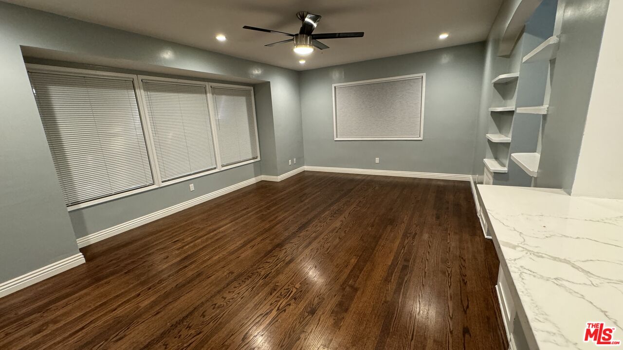 654 Park Ave